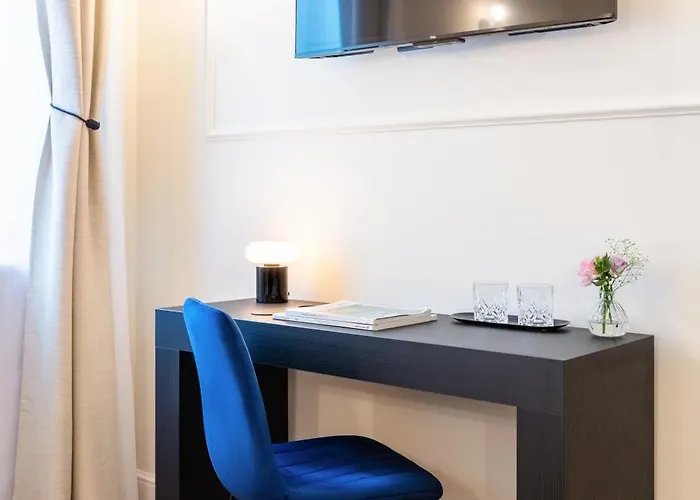 Piazza Del Popolo Boutique בית הארחה 4*
